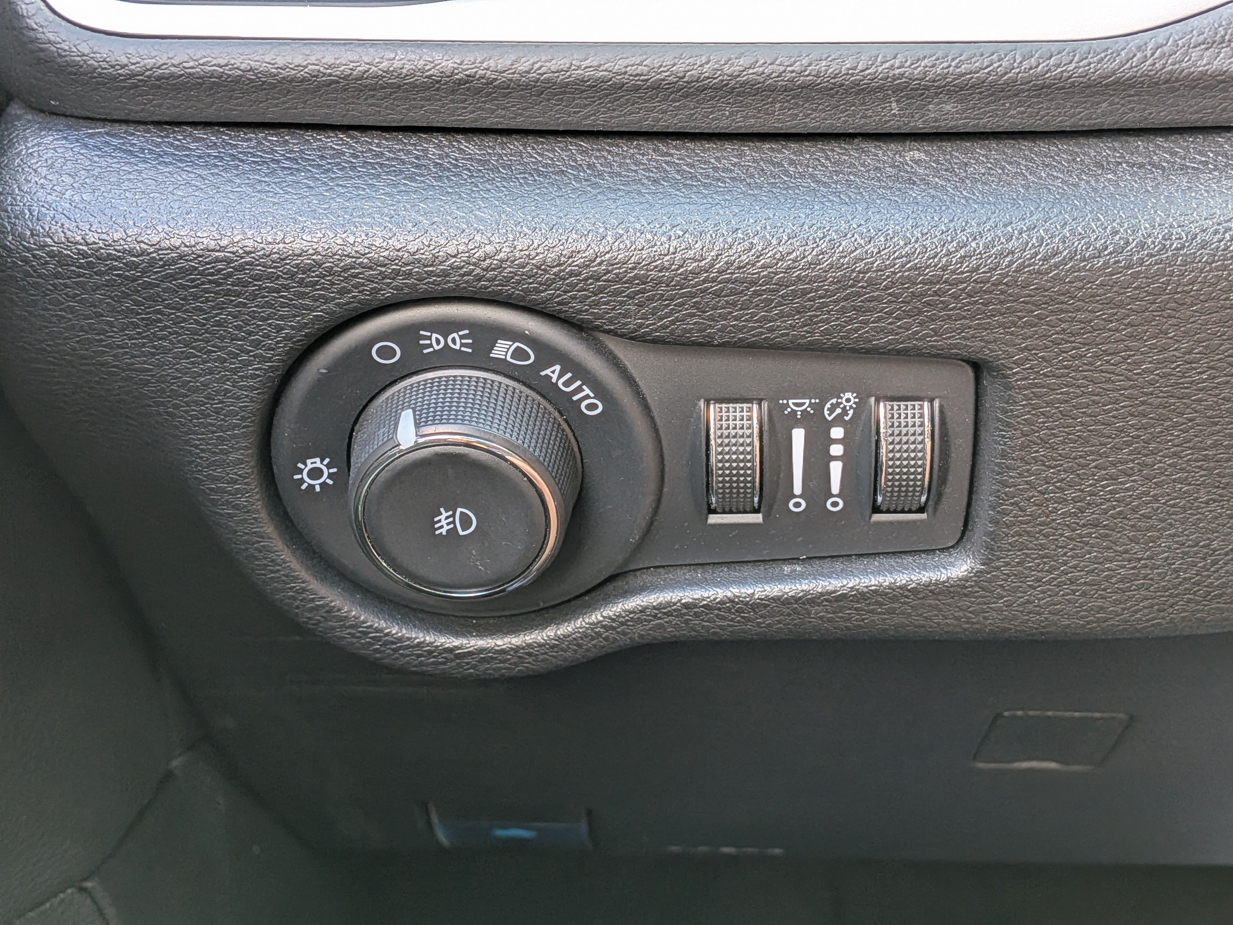Used 2025 Chrysler Pacifica Select FWD image 25