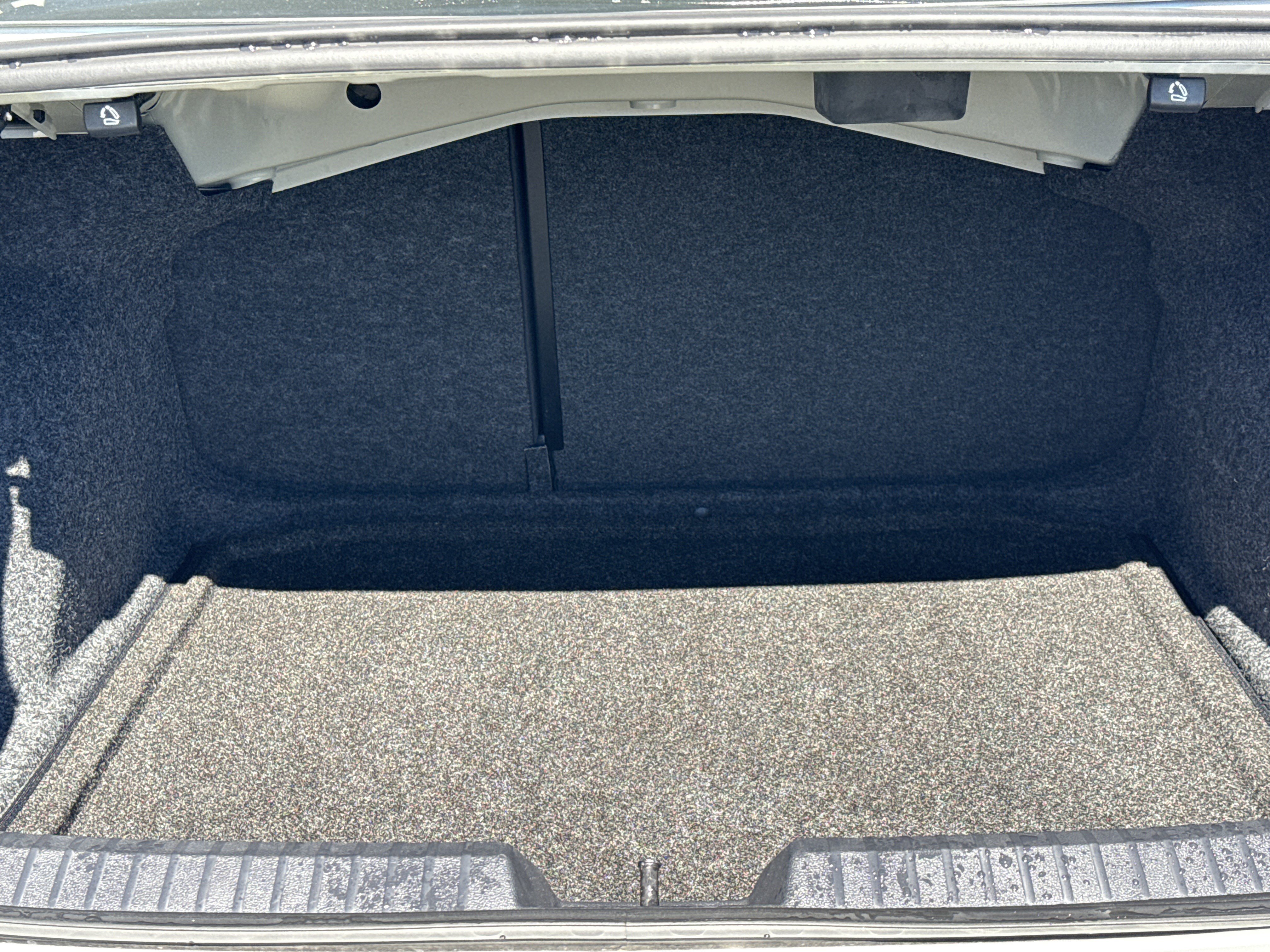 Used 2023 Volkswagen Jetta SE w/ Panoramic Sunroof Package image 31