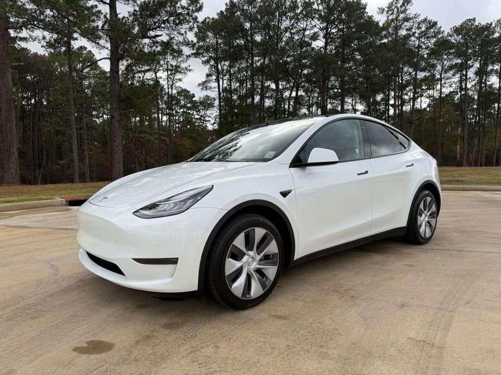 Used 2022 Tesla Model Y Long Range image 1