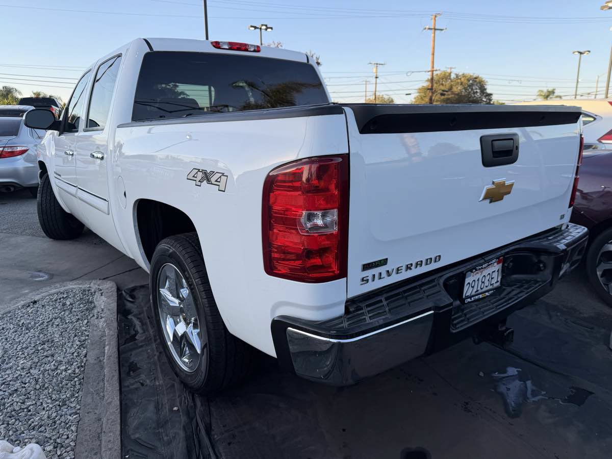Used 2011 Chevrolet Silverado 1500 LT w/ Regional Value Package AWD/4WD image 3