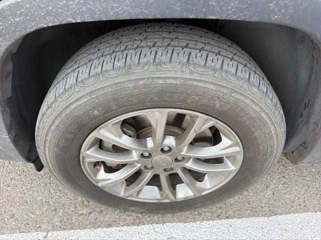 Used 2019 Jeep Cherokee Latitude Plus AWD/4WD image 8