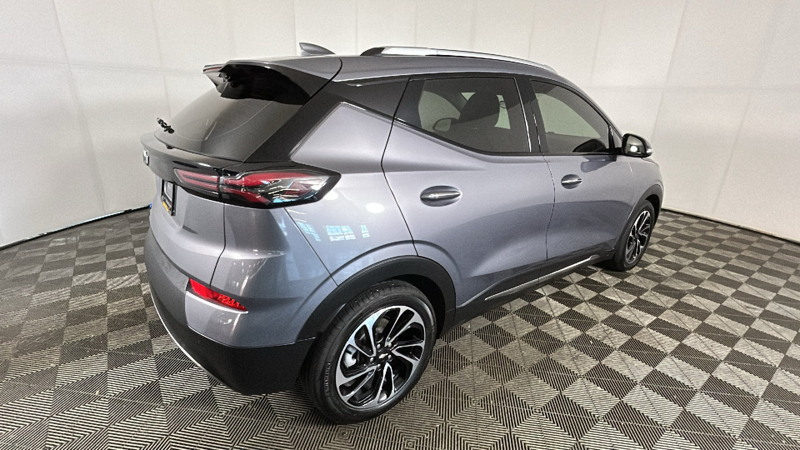 Used 2023 Chevrolet Bolt EUV Premier FWD image 3