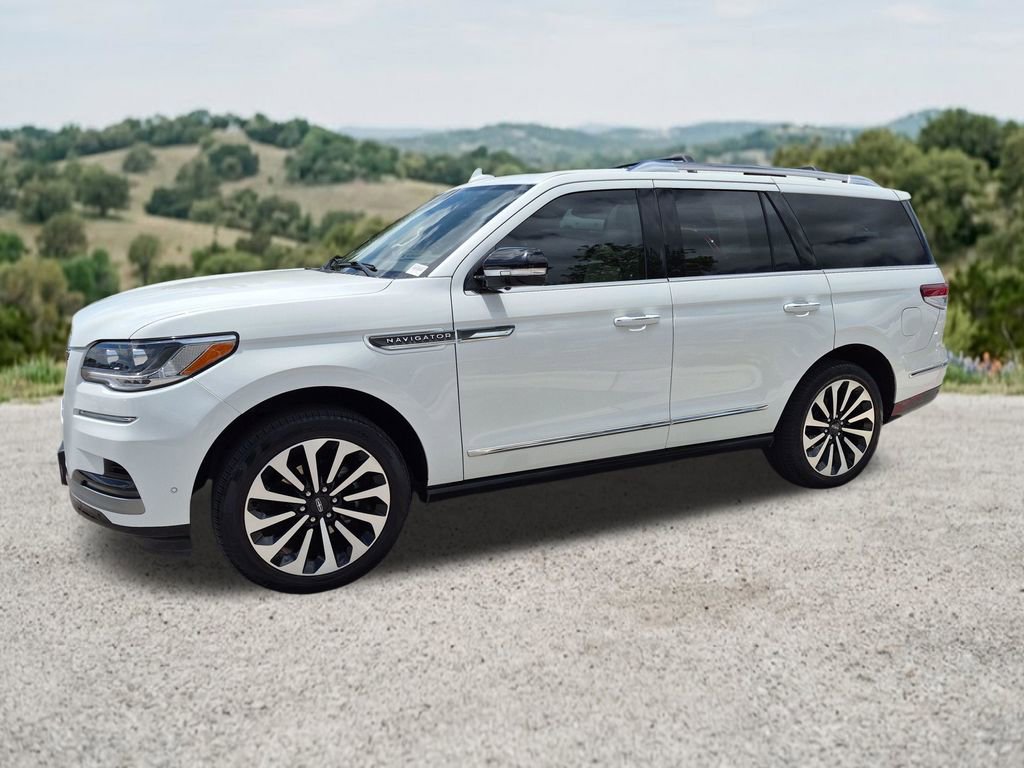 Used 2023 Lincoln Navigator Reserve AWD/4WD image 4