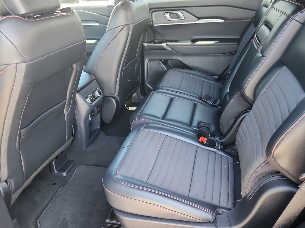 Used 2025 Ford Explorer ST-Line w/ ST-Line Street Pack AWD/4WD image 10