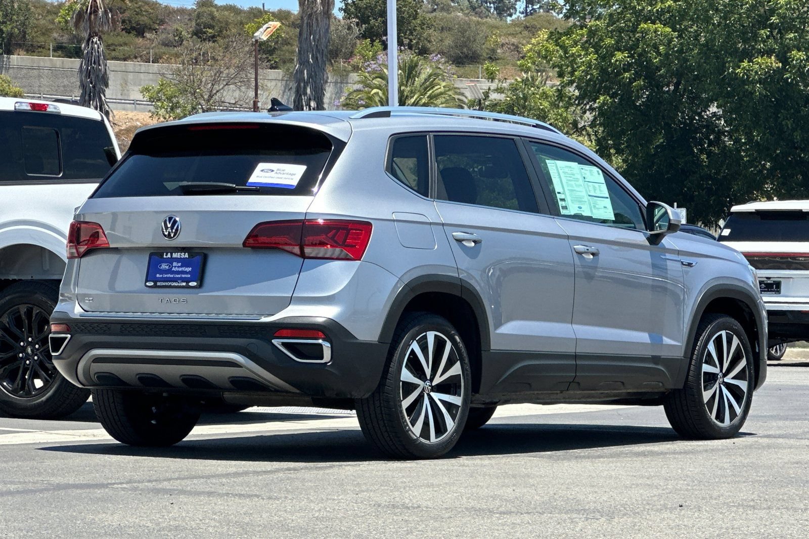 Used 2023 Volkswagen Taos SE FWD image 3
