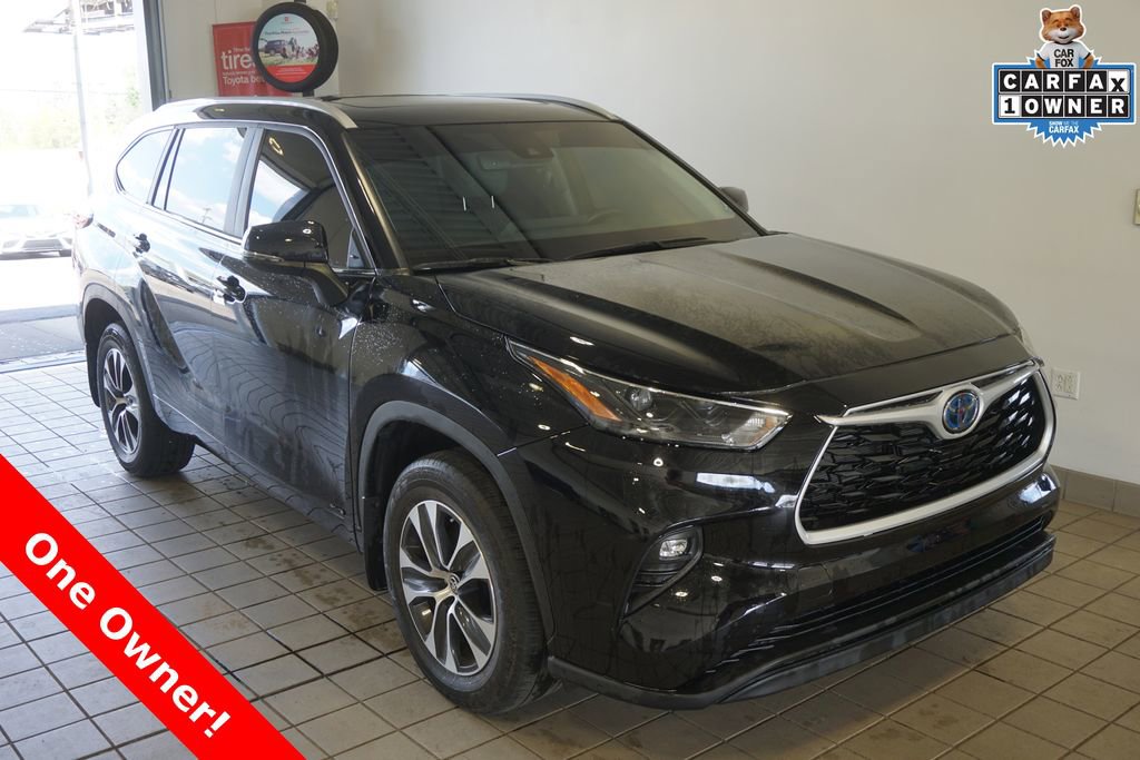 Used 2023 Toyota Highlander XLE AWD/4WD image 1