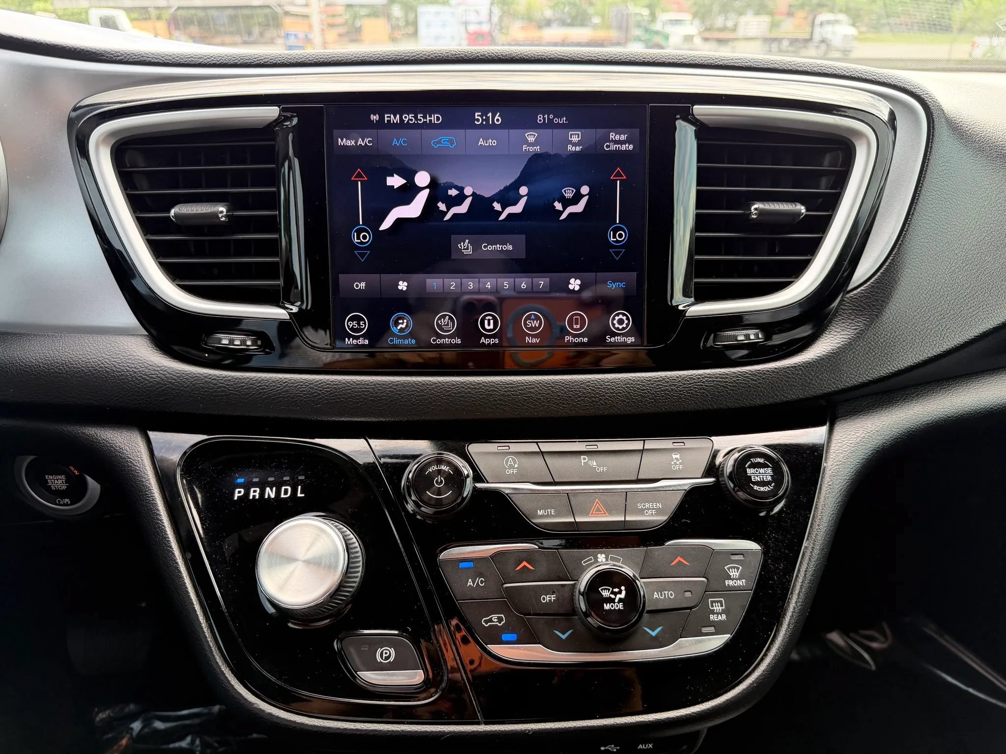 Used 2020 Chrysler Pacifica Touring-L w/ S Appearance Package FWD image 19