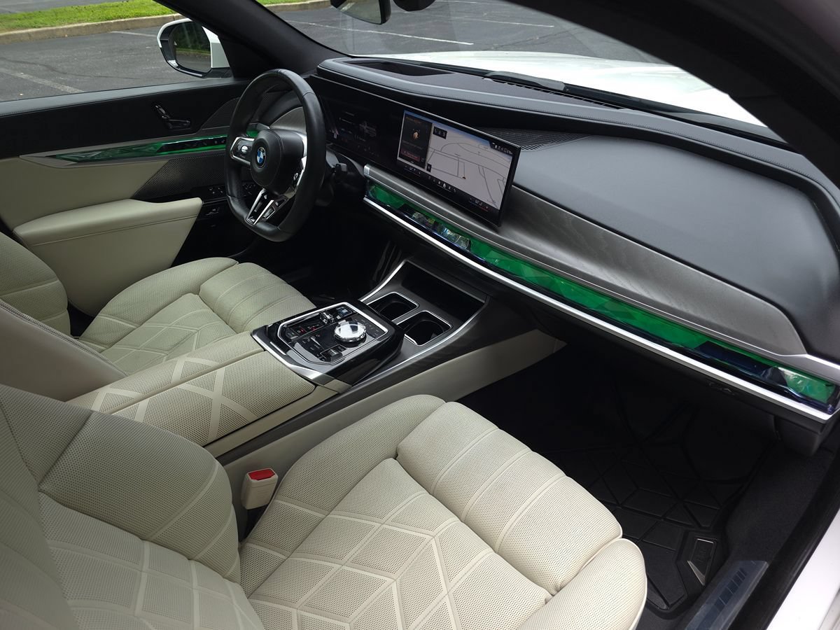 Used 2023 BMW 760i xDrive w/ Parking Assistance Package AWD/4WD image 32