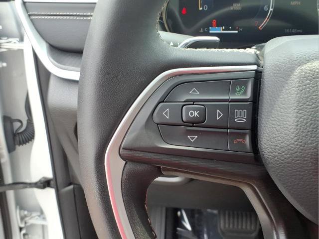 Used 2023 Jeep Grand Cherokee Altitude AWD/4WD image 16