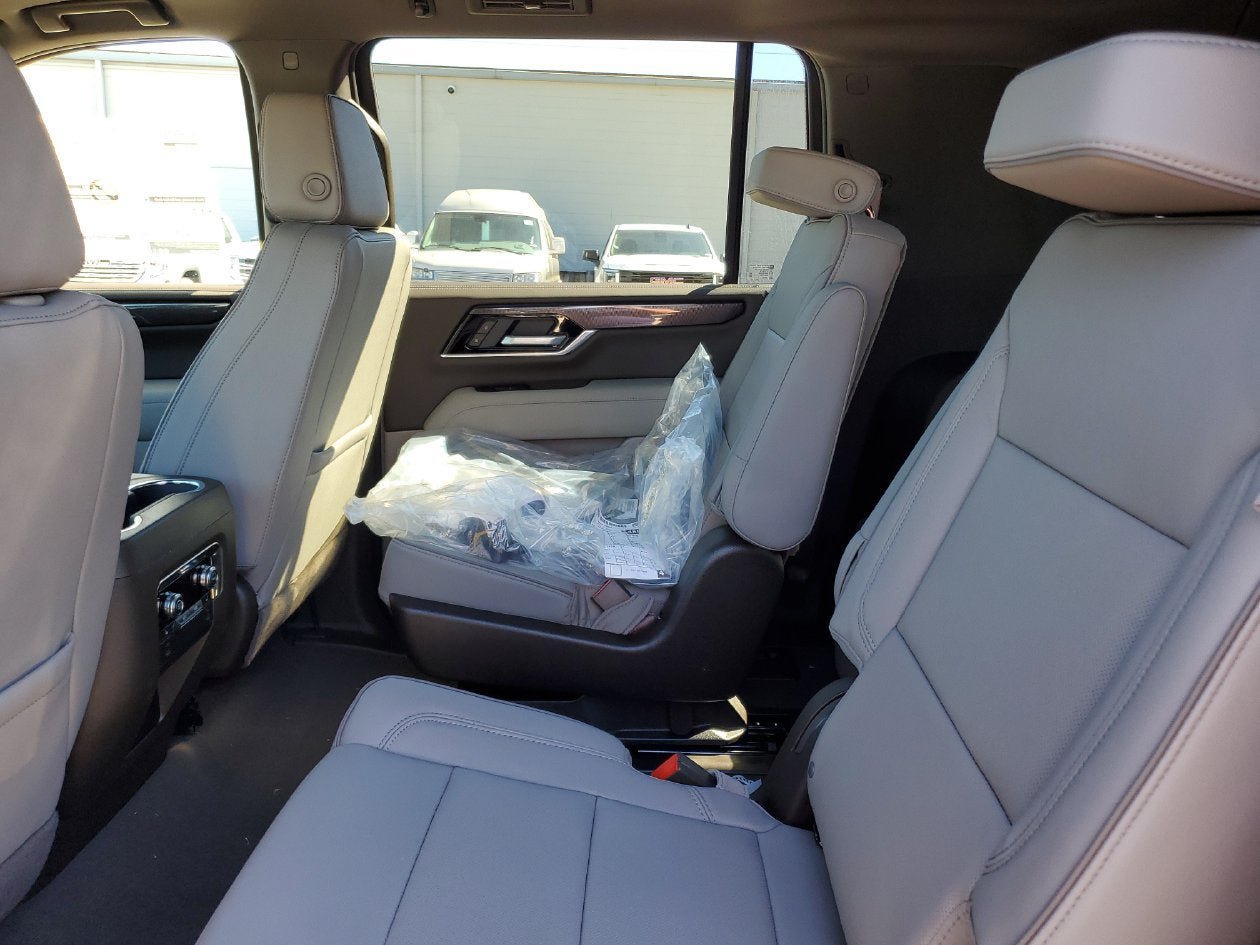 New 2027 GMC Yukon XL Elevation w/ Elevation Preferred Package RWD image 11