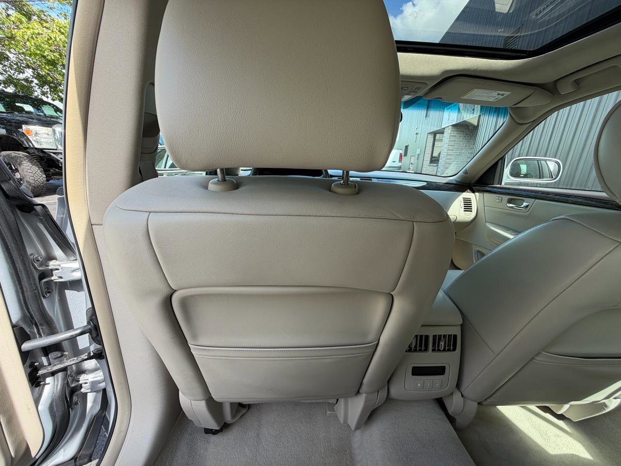 Used 2010 Cadillac DTS Luxury FWD image 20