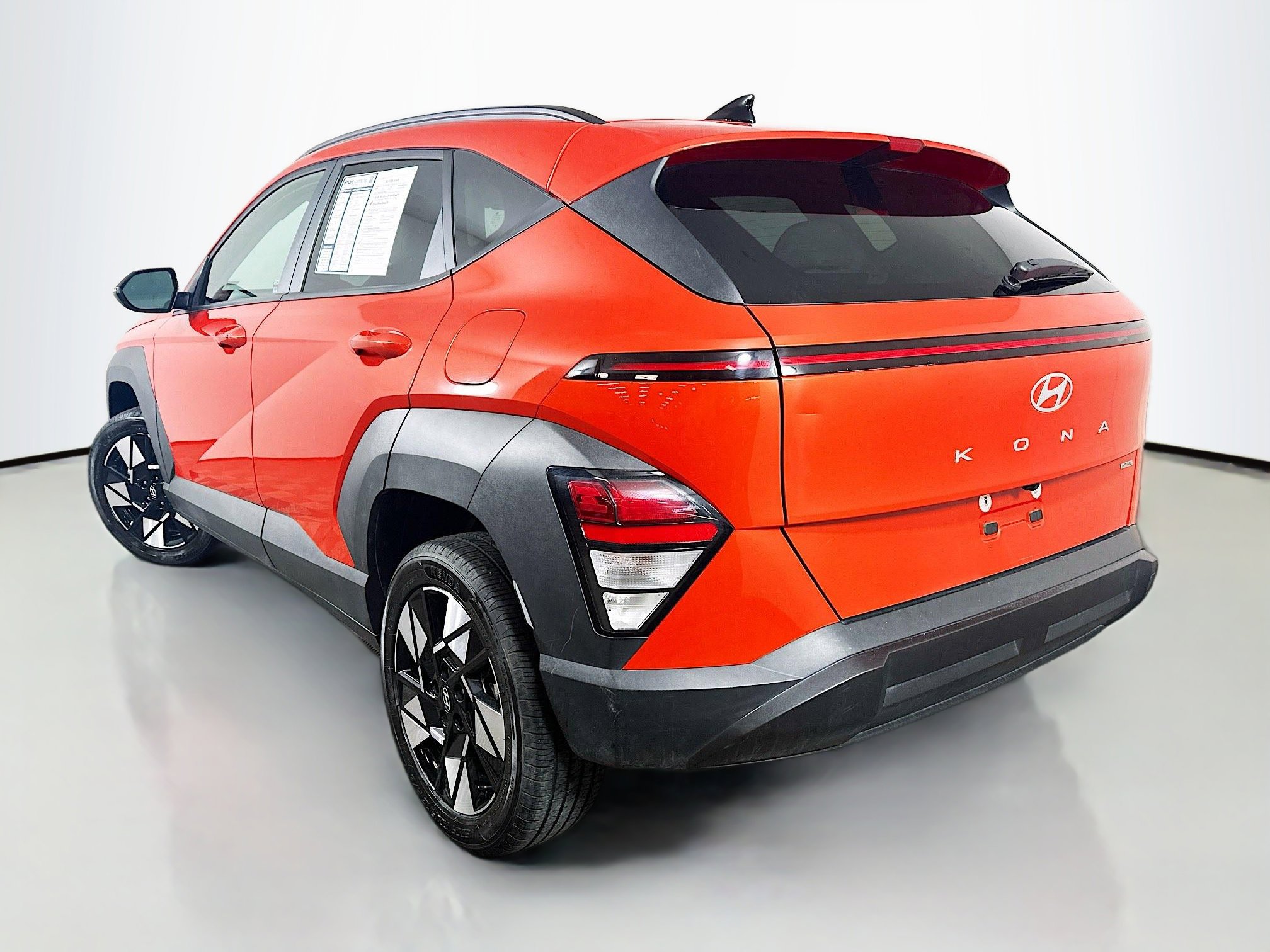Certified 2025 Hyundai Kona SEL AWD/4WD image 5