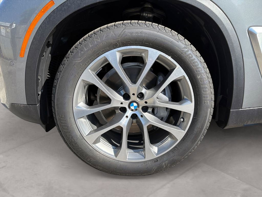 New 2026 BMW X5 xDrive40i w/ Climate Comfort Package AWD/4WD image 14