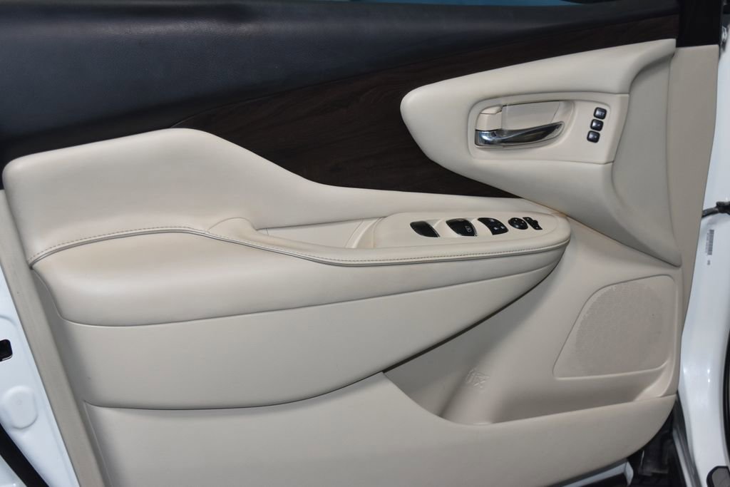 Used 2019 Nissan Murano Platinum w/ Cargo Package image 4