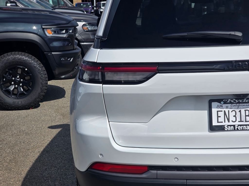 New 2026 Jeep Grand Cherokee Altitude RWD image 6