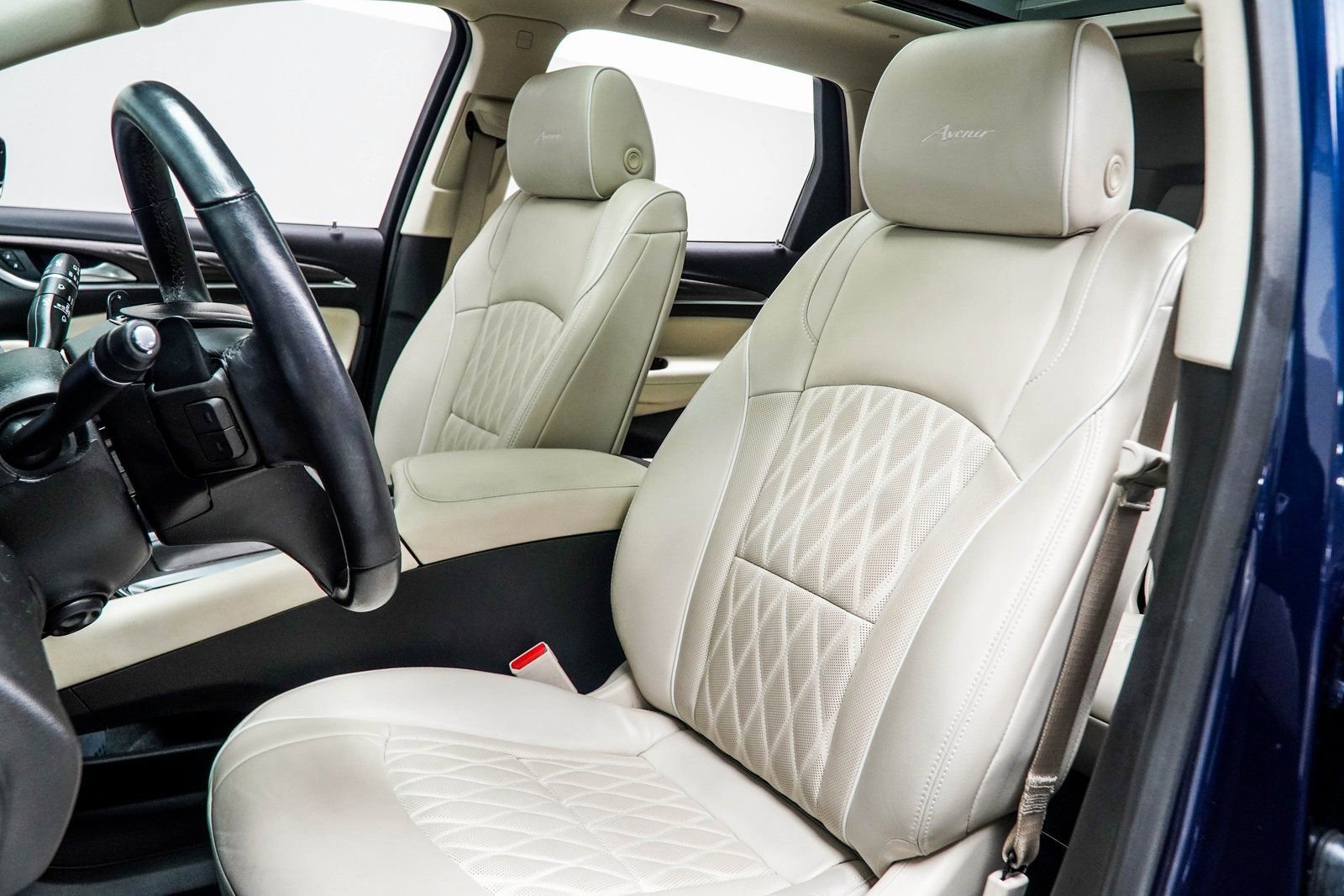 Used 2023 Buick Enclave Avenir image 36