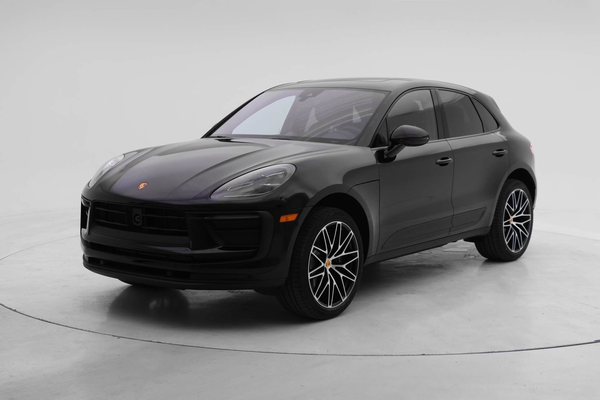 Used 2025 Porsche Macan image 1