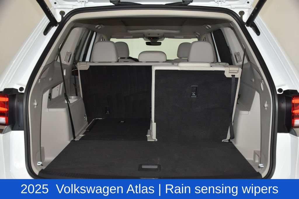 Used 2025 Volkswagen Atlas SE FWD image 33
