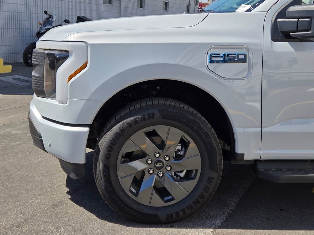 New 2025 Ford F150 Lightning Flash AWD/4WD image 8