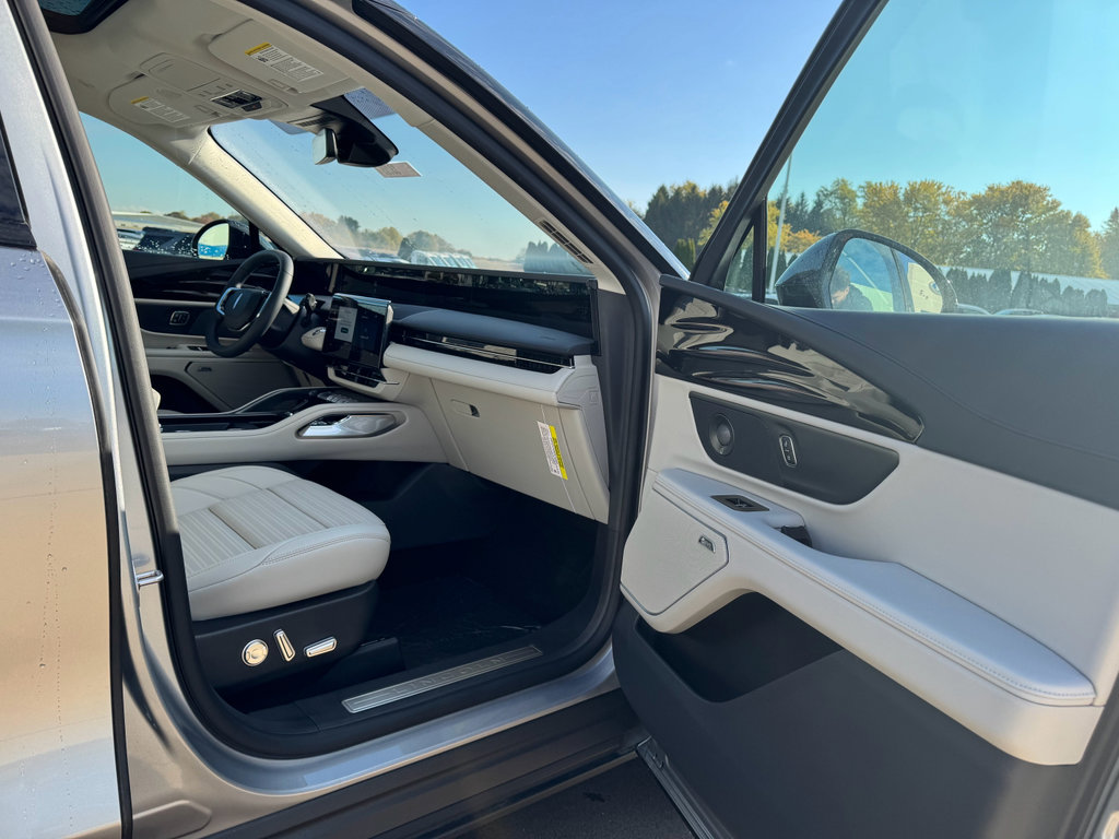 New 2026 Lincoln Nautilus Reserve w/ Jet Appearance Package image 11