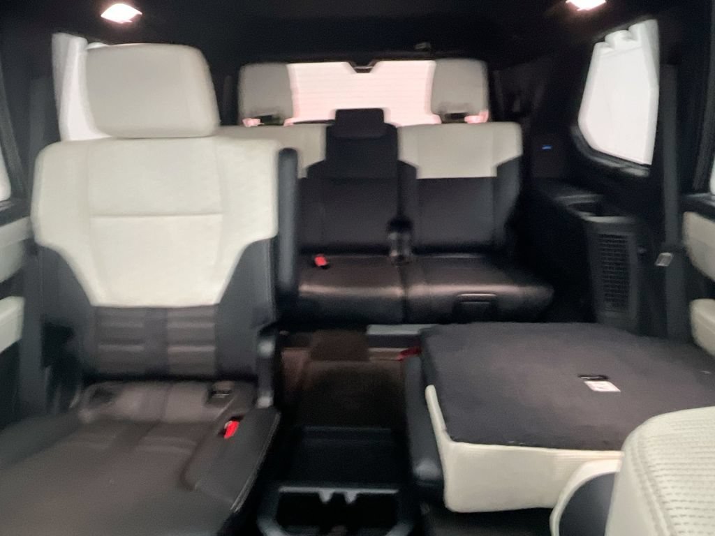 Used 2023 Toyota Sequoia Capstone AWD/4WD image 27