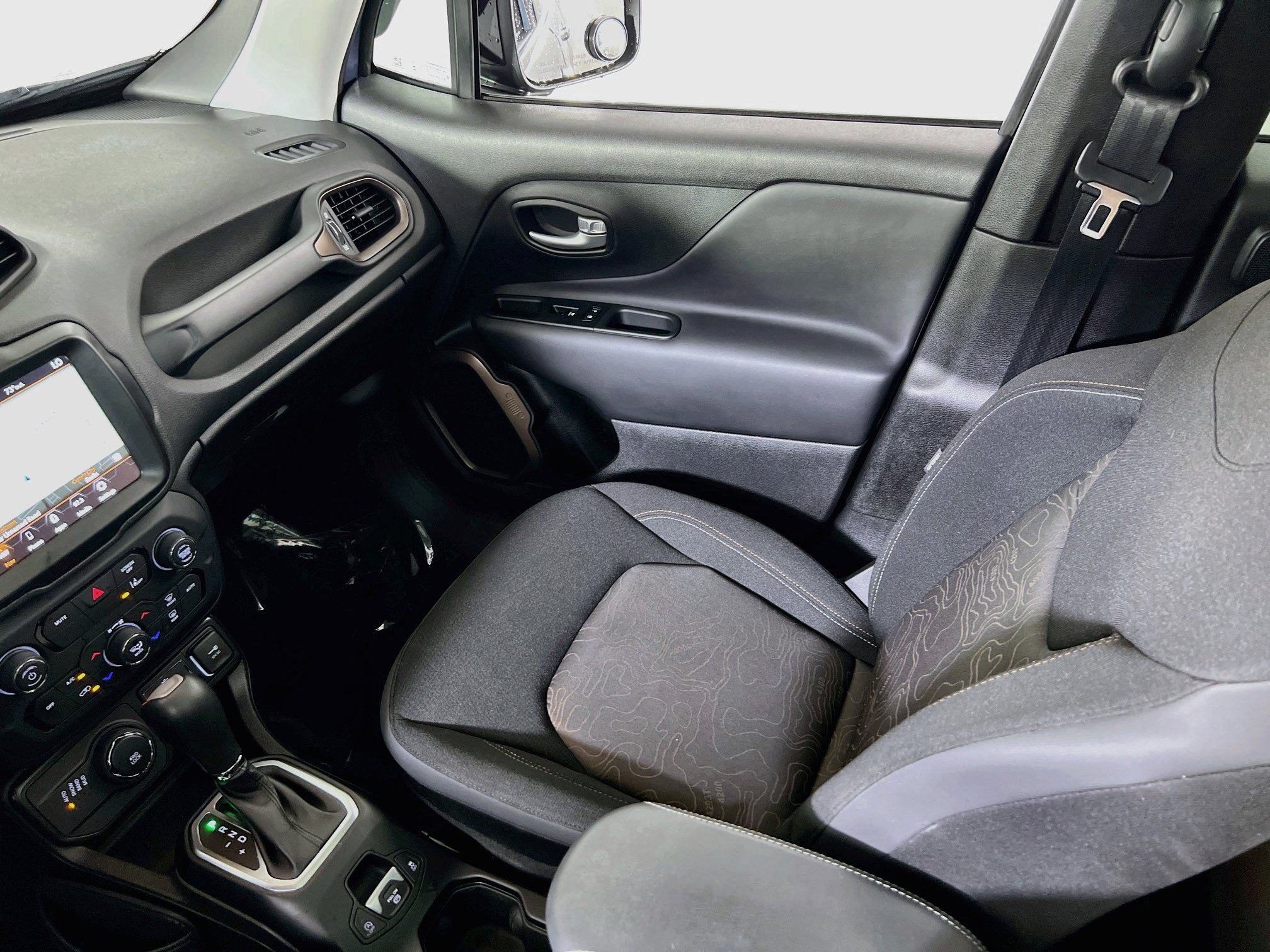 Used 2023 Jeep Renegade Latitude w/ Sun/Sound Group AWD/4WD image 23