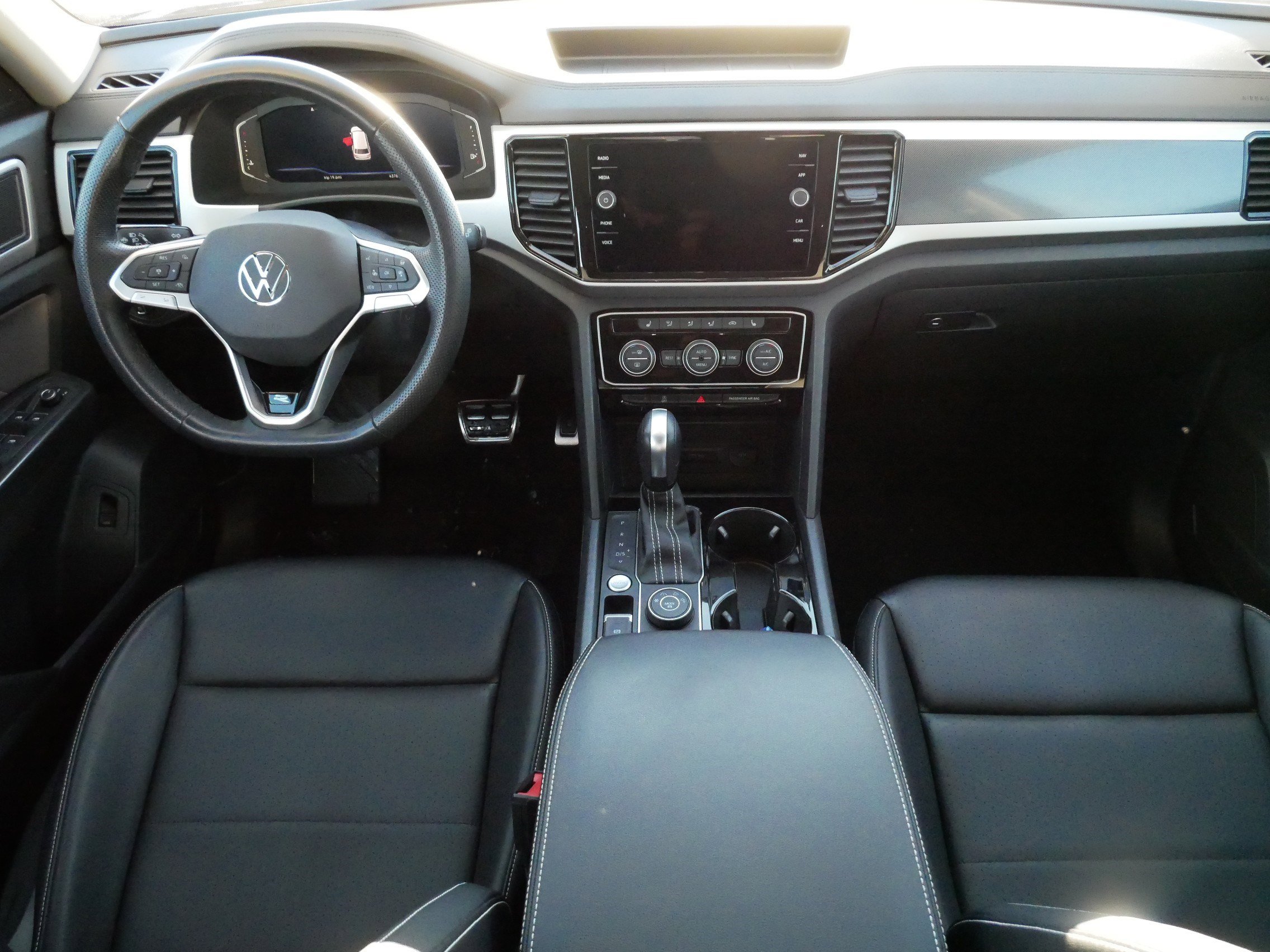 Certified 2023 Volkswagen Atlas SEL R-Line image 10