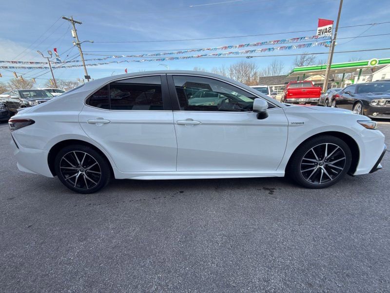 Used 2021 Toyota Camry SE FWD image 4