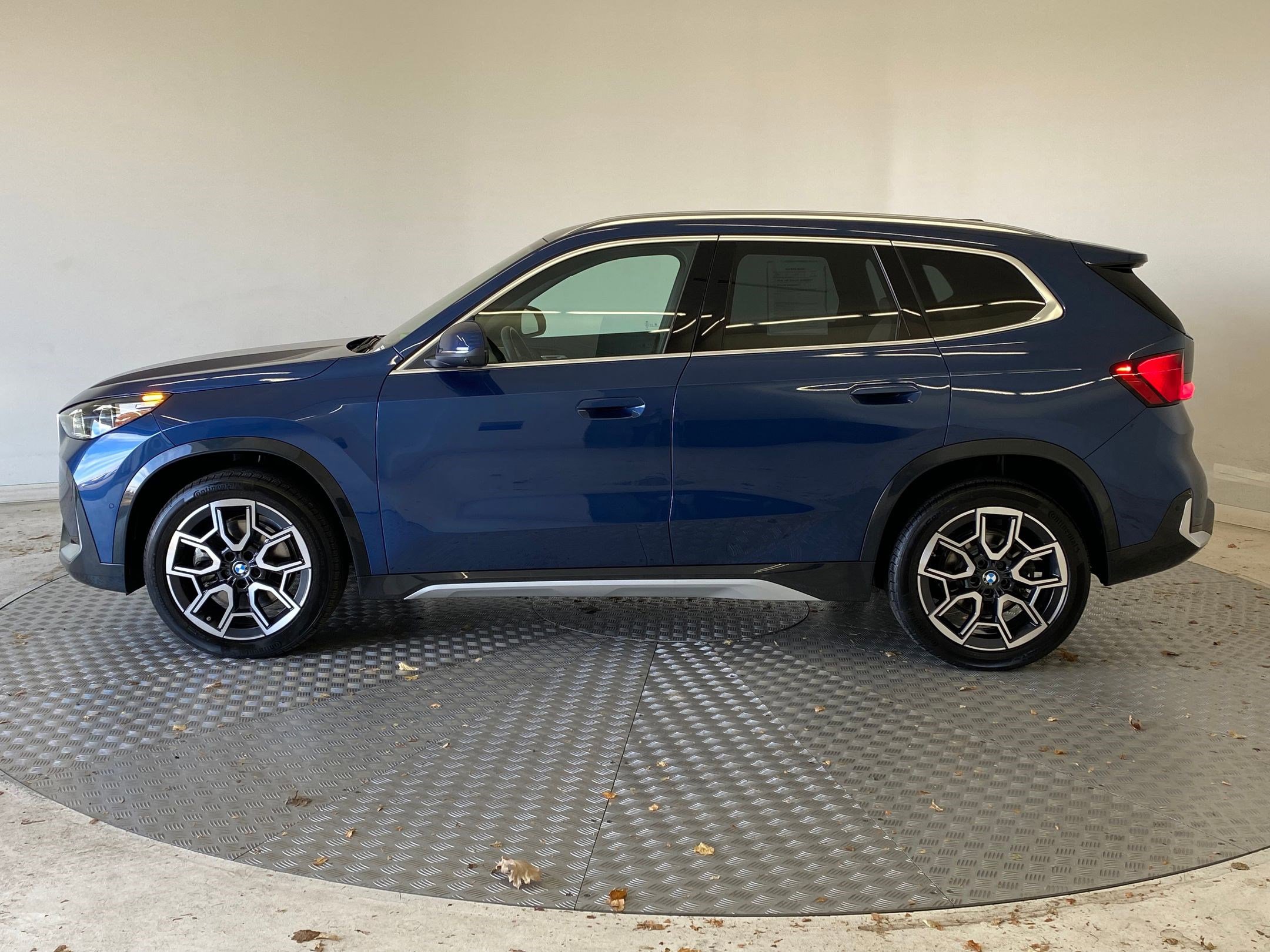Used 2025 BMW X1 xDrive28i w/ Premium Package image 2