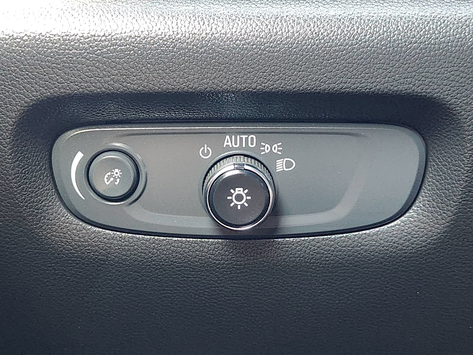 Used 2023 Chevrolet Traverse Premier w/ Redline Edition FWD image 25