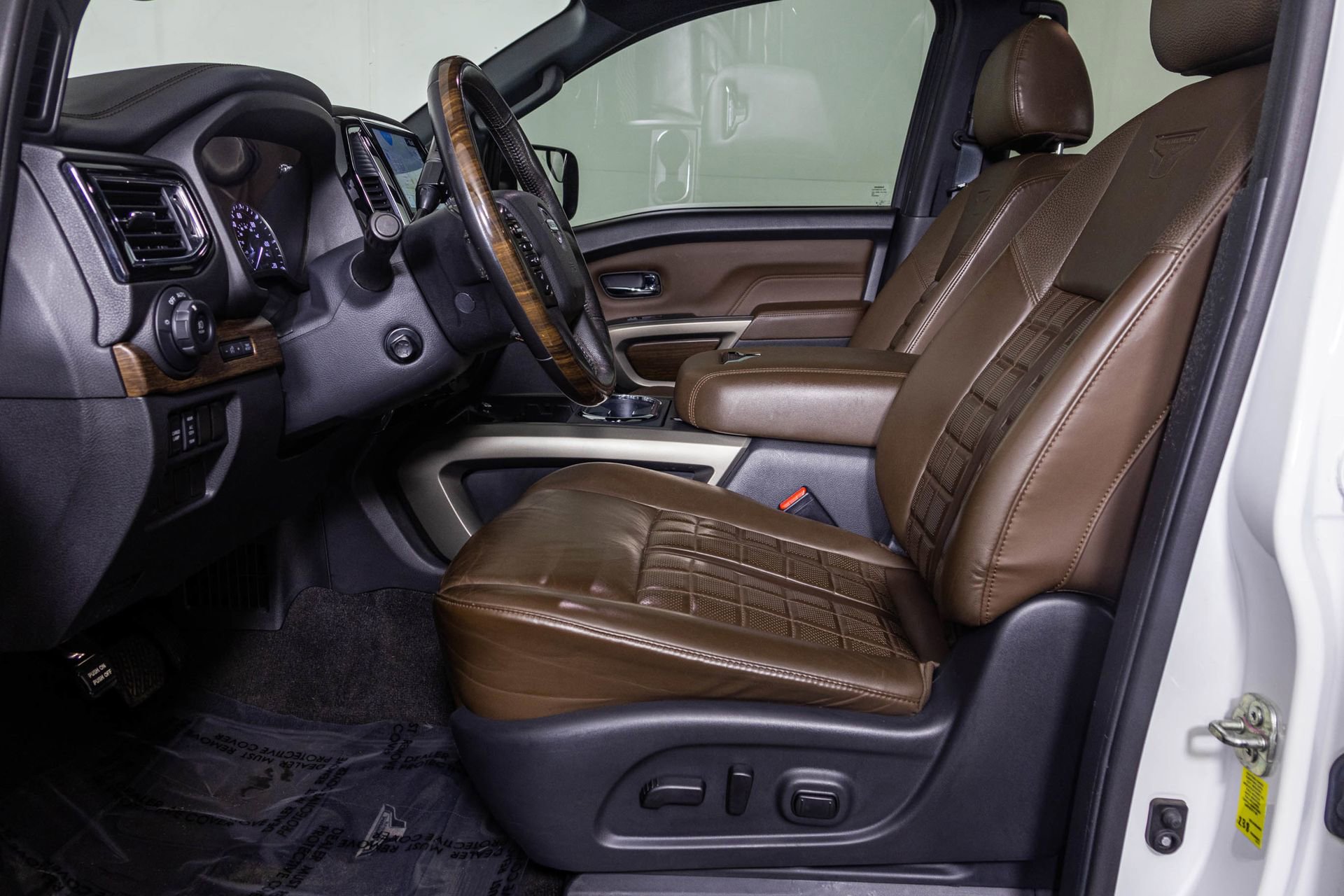 Used 2021 Nissan Titan Platinum Reserve w/ Moonroof Package AWD/4WD image 26
