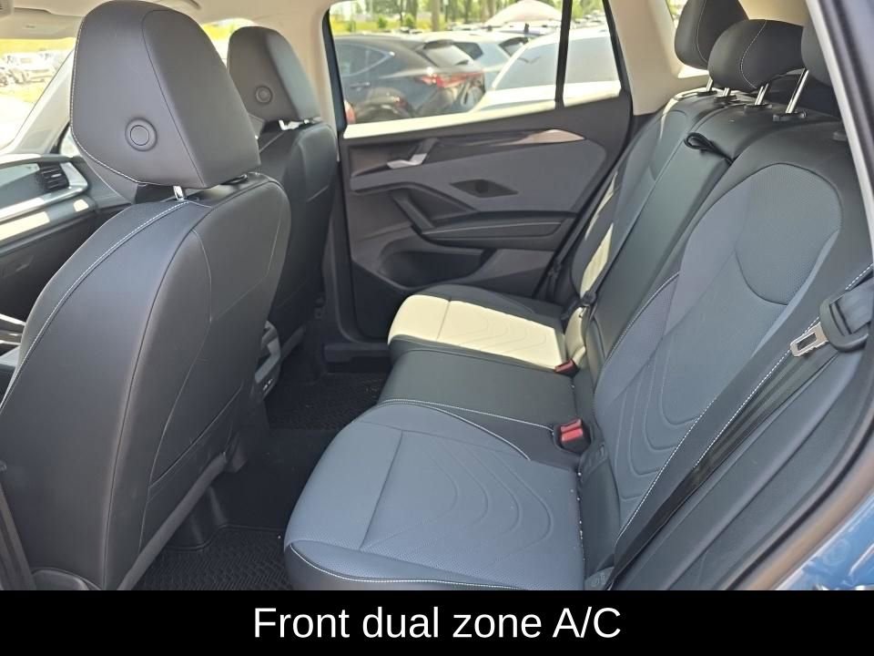 Used 2025 Volkswagen Tiguan SE FWD image 8