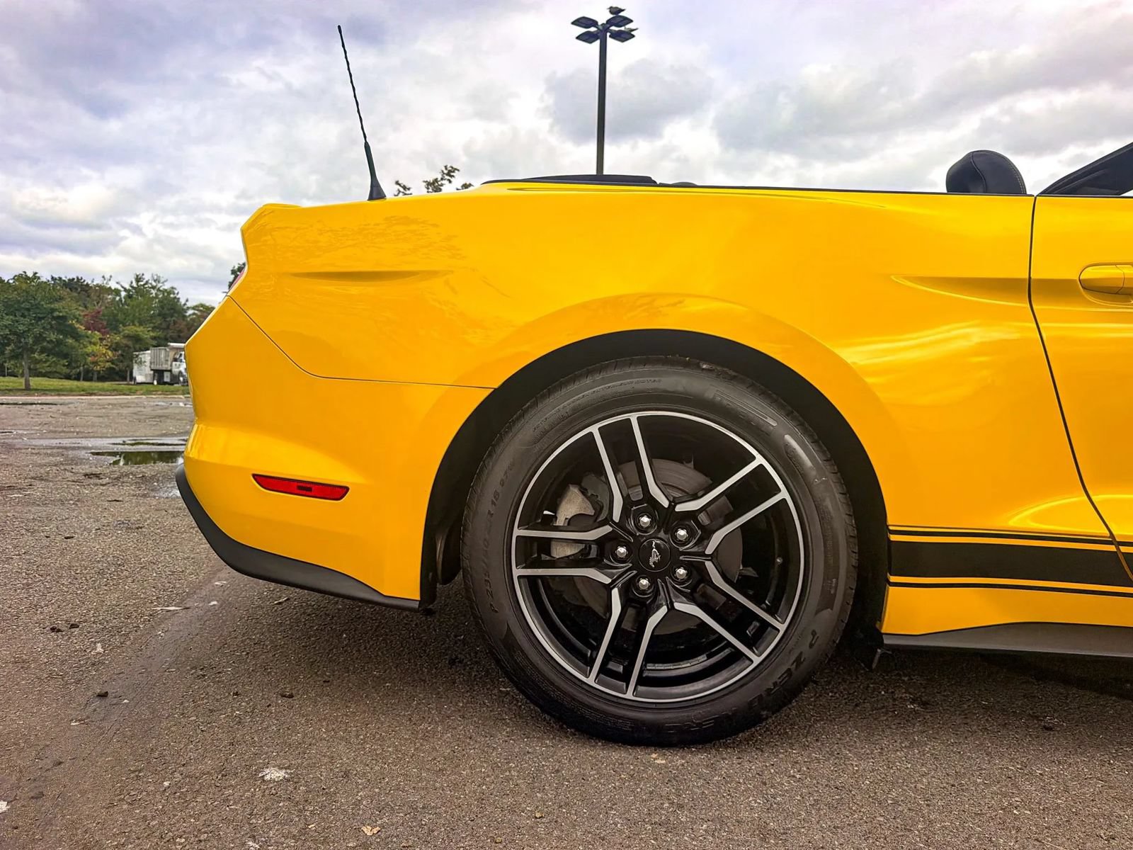 Used 2018 Ford Mustang Premium w/ Equipment Group 201A RWD image 26