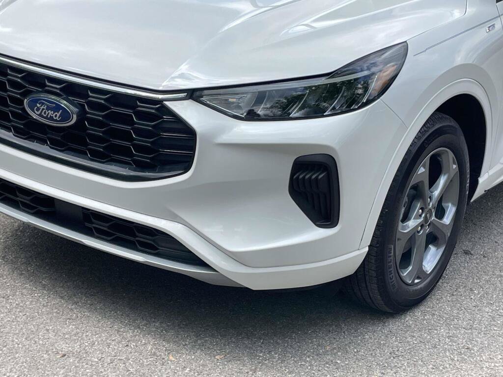 Certified 2023 Ford Escape ST-Line w/ Tech Pack #1 AWD/4WD image 14