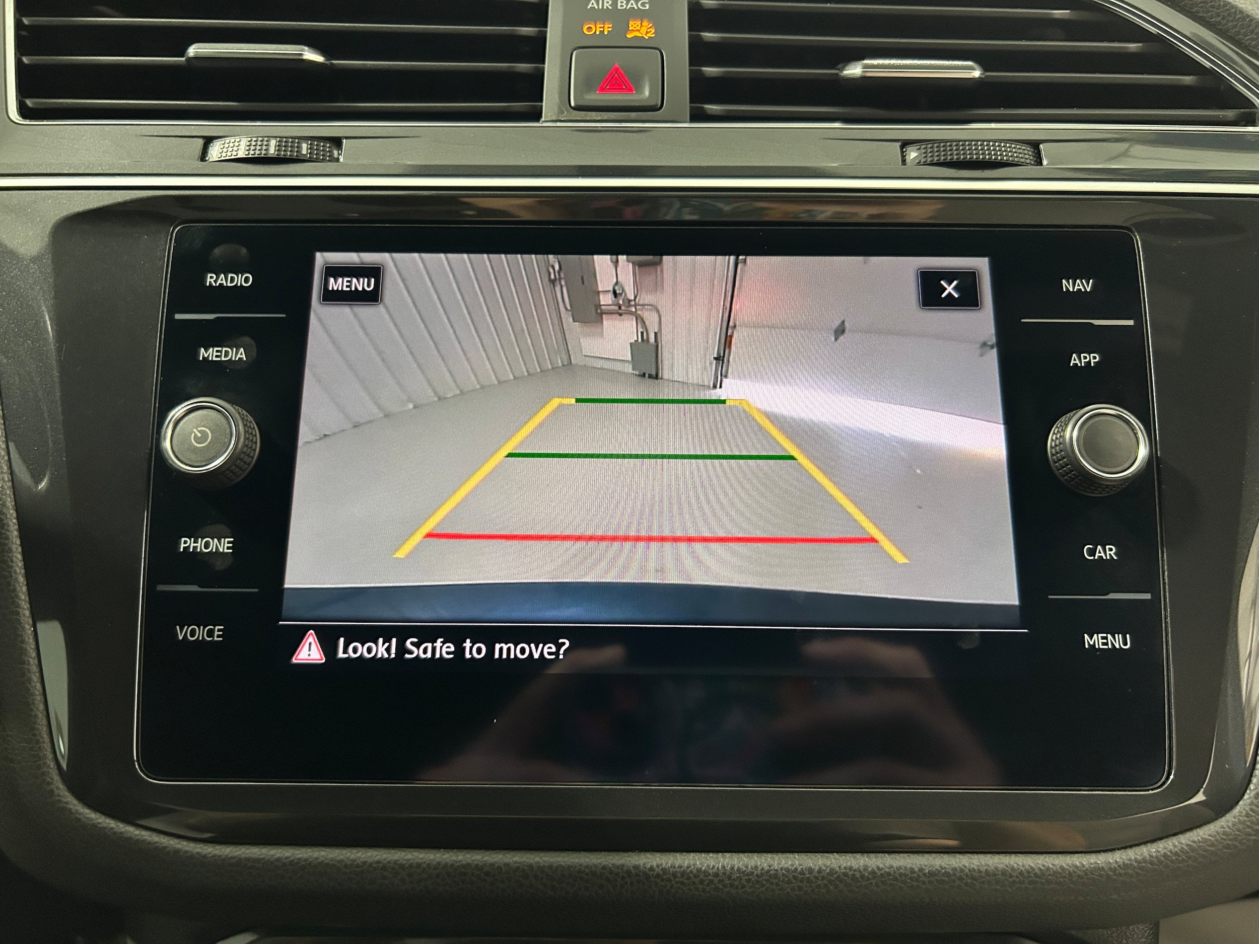 Used 2019 Volkswagen Tiguan SEL R-Line AWD/4WD image 9
