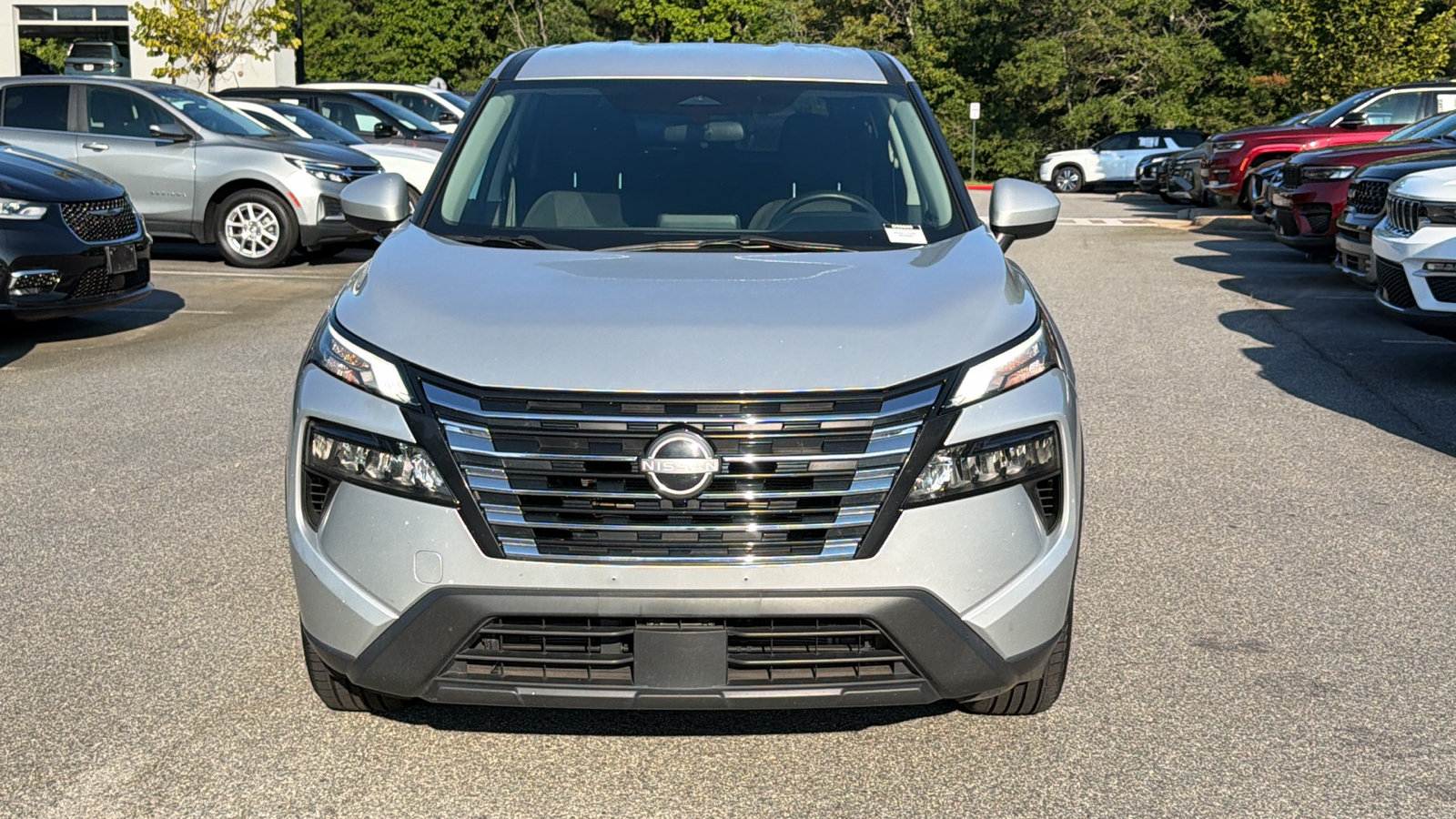 Used 2024 Nissan Rogue SV AWD/4WD image 3