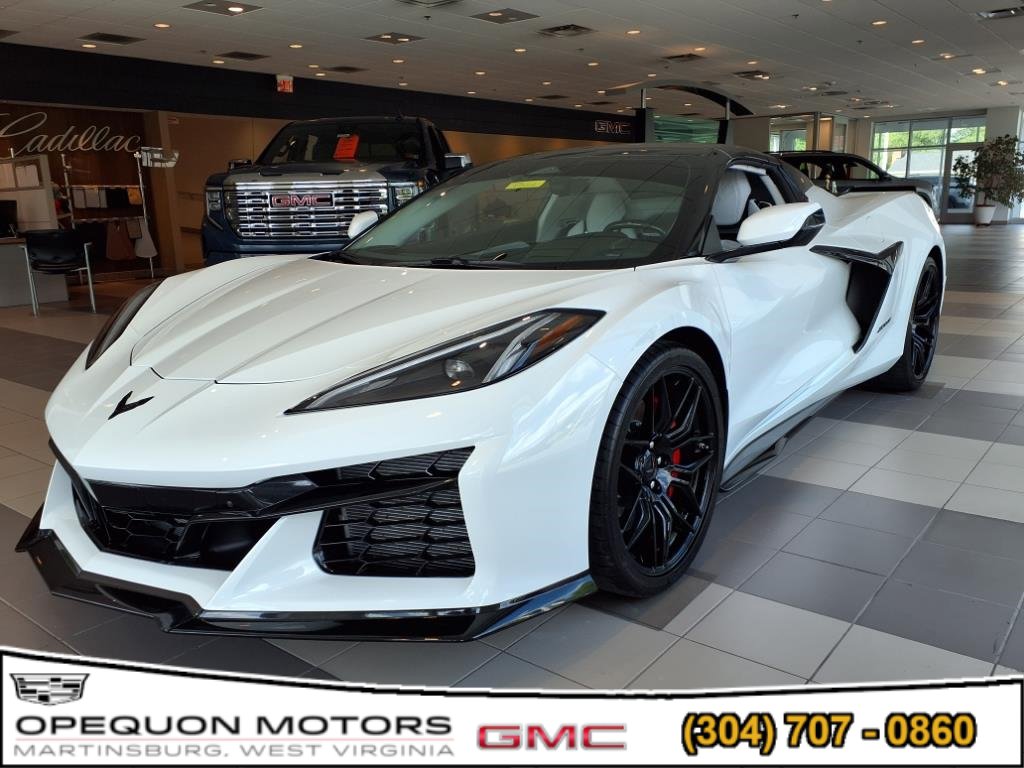 Used 2024 Chevrolet Corvette Z06 RWD image 2