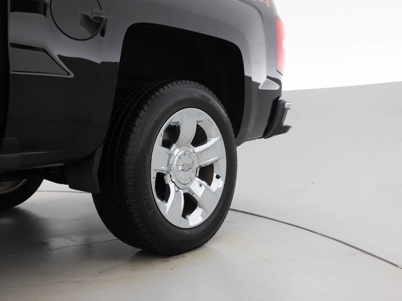 Used 2018 Chevrolet Silverado 1500 LTZ w/ Sport Package image 20