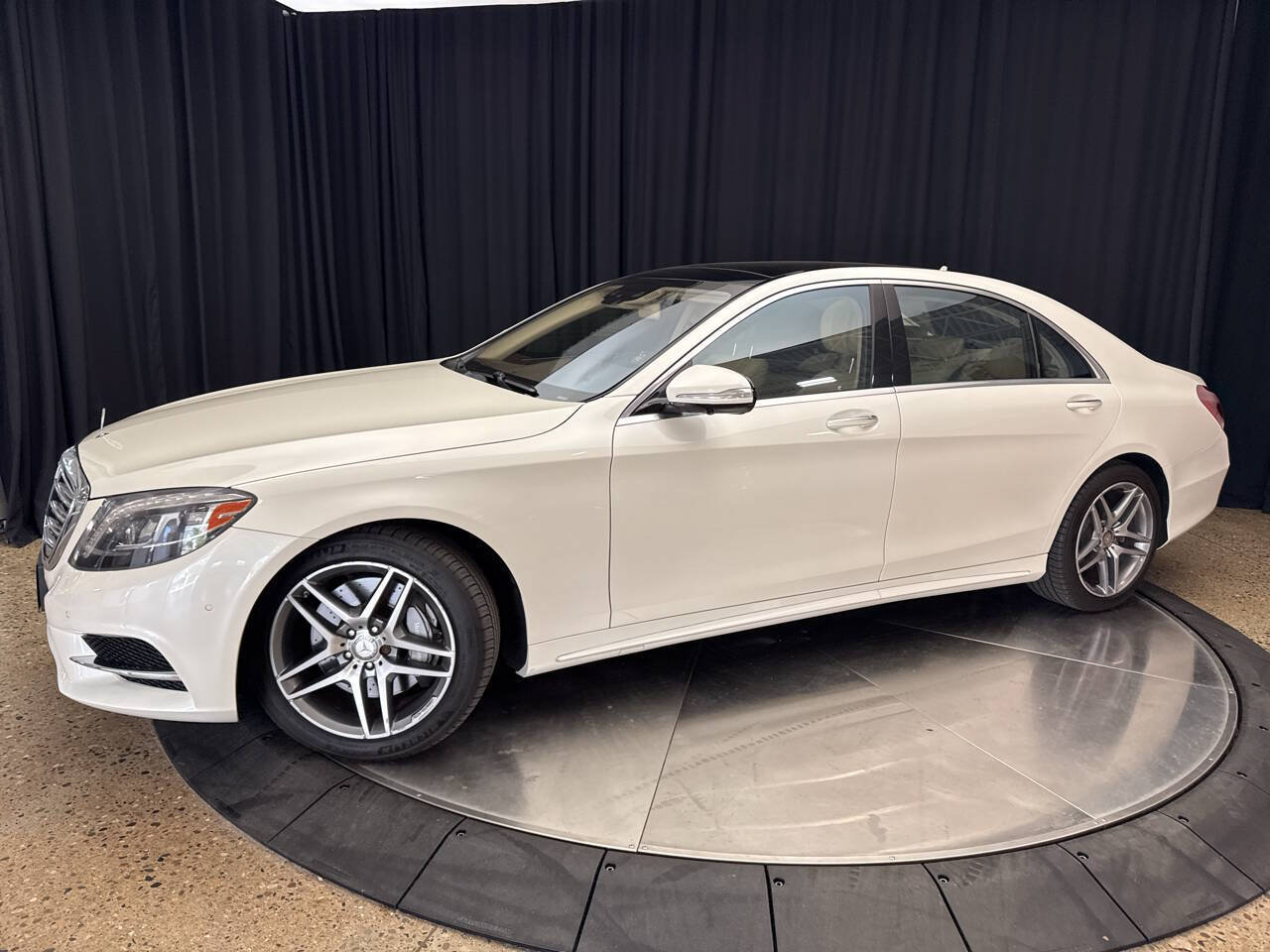 Used 2016 Mercedes-Benz S 550 4MATIC Sedan image 3