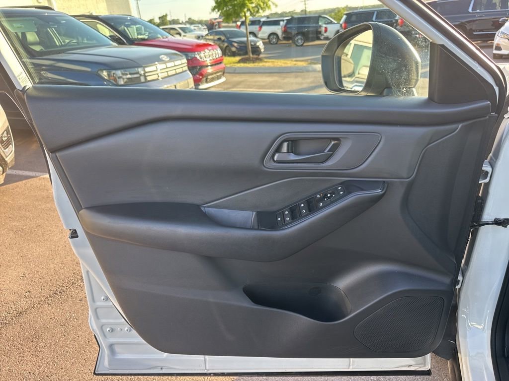 Used 2024 Nissan Rogue S AWD/4WD image 10