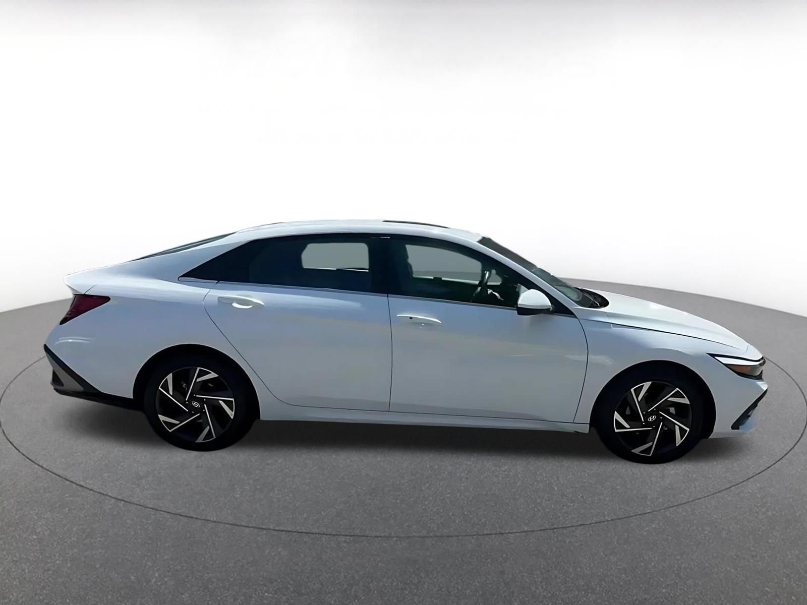 Used 2025 Hyundai Elantra SEL FWD image 16