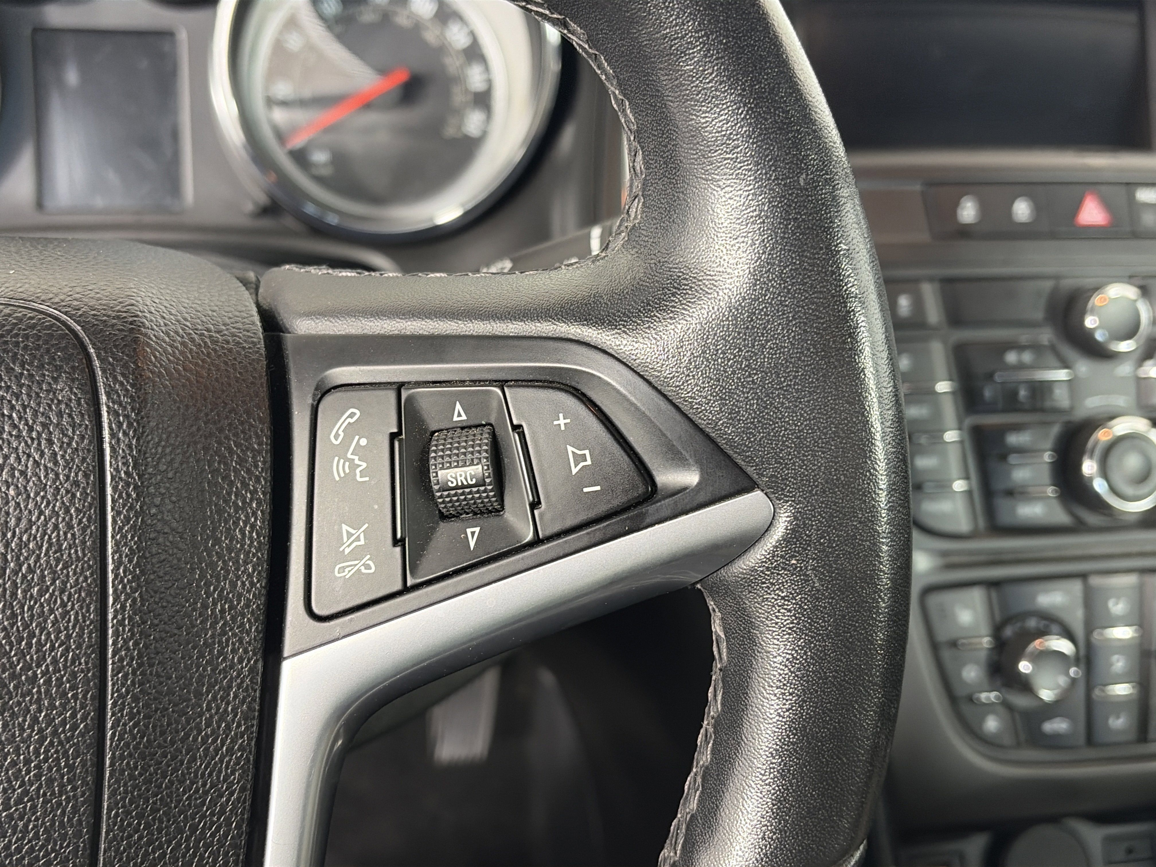 Used 2018 Buick Cascada Premium image 29