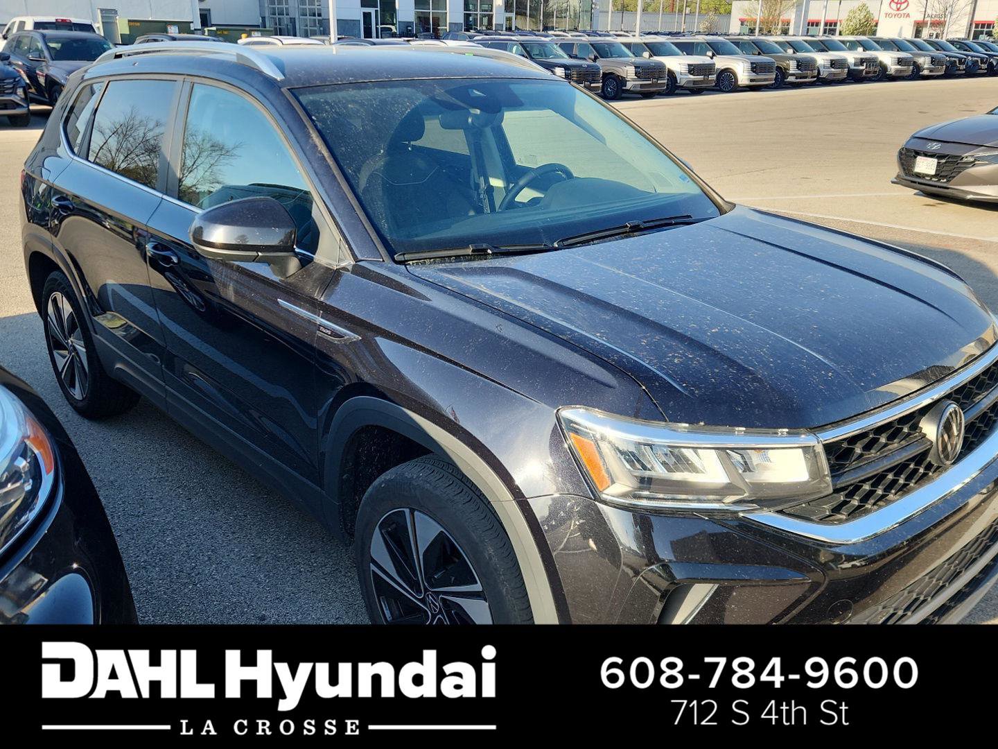 Used 2024 Volkswagen Taos SE AWD/4WD image 1