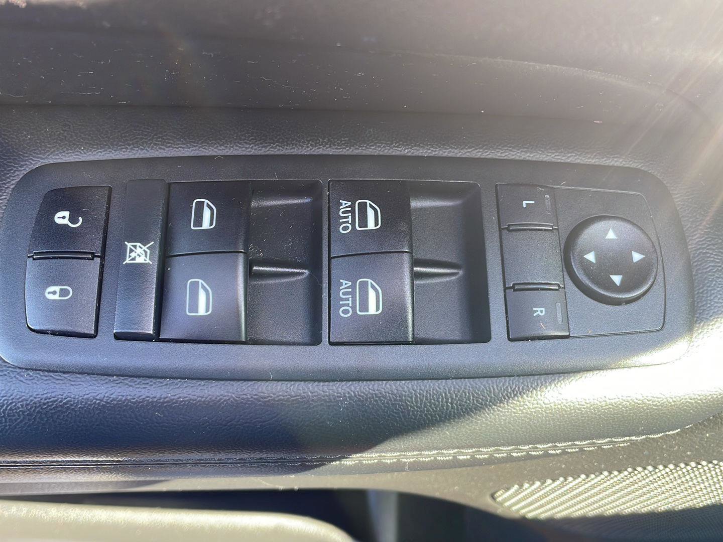 Used 2021 Jeep Grand Cherokee Laredo X AWD/4WD image 10