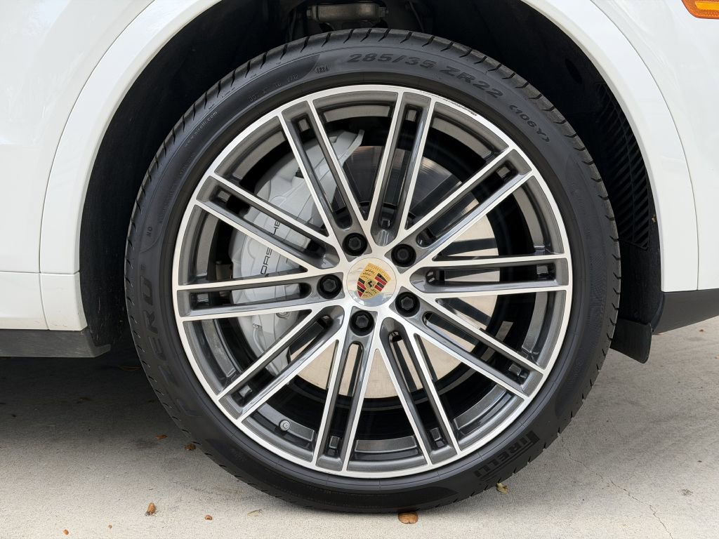 Used 2022 Porsche Cayenne Coupe image 17