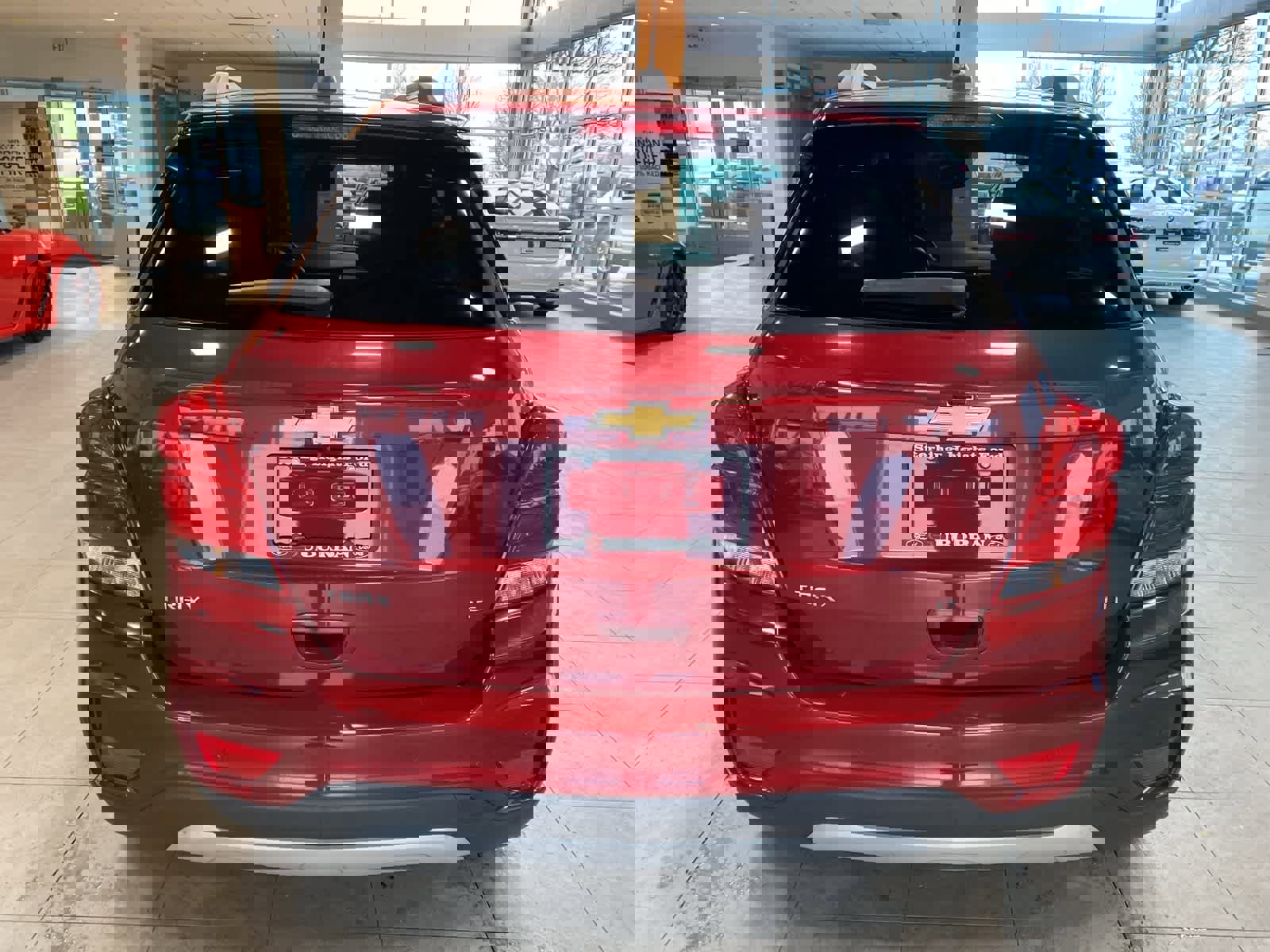 Used 2020 Chevrolet Trax LT w/ Driver Confidence Package image 4