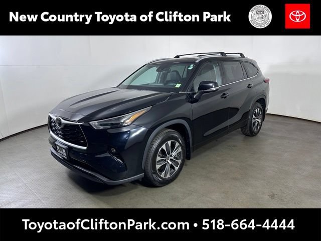 Used 2023 Toyota Highlander XLE AWD/4WD image 7