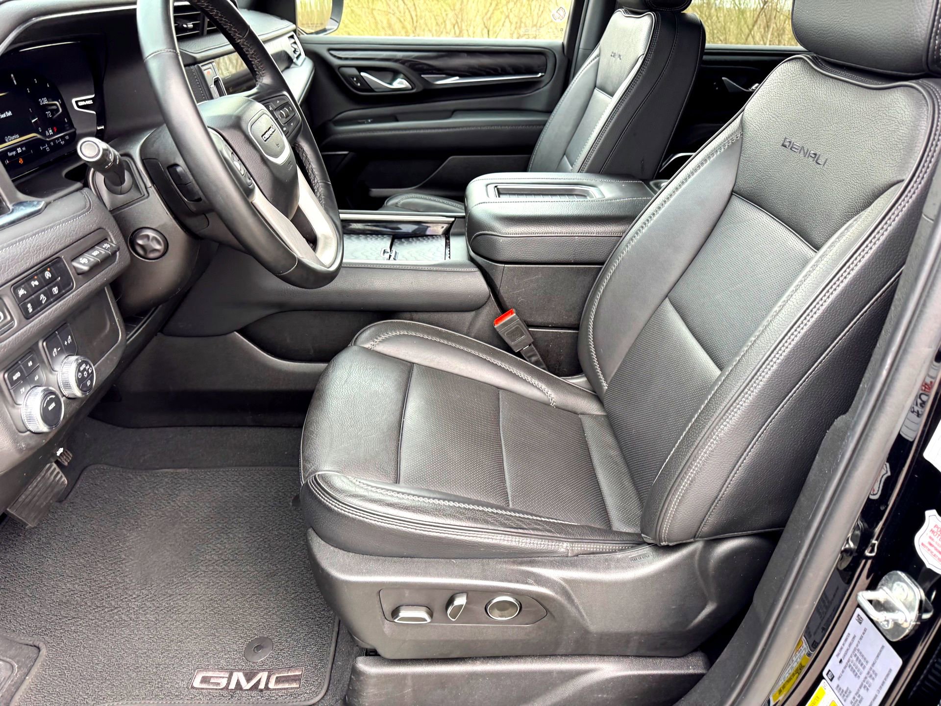 Used 2024 GMC Yukon Denali image 13