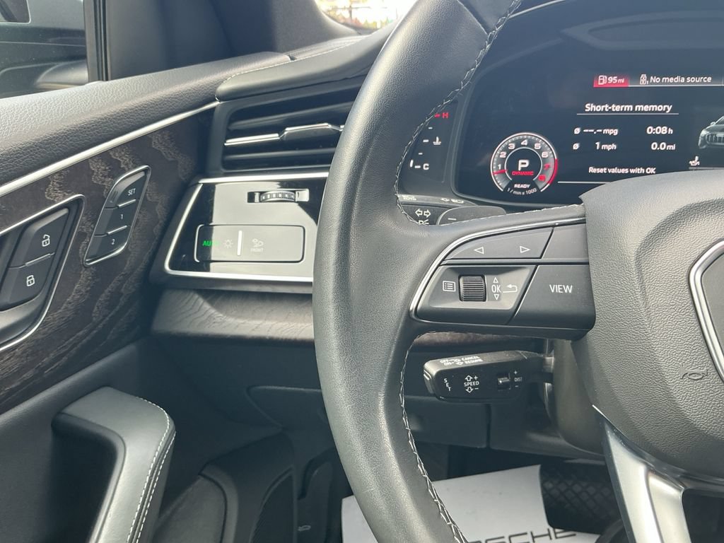 Used 2022 Audi Q8 Prestige AWD/4WD image 29
