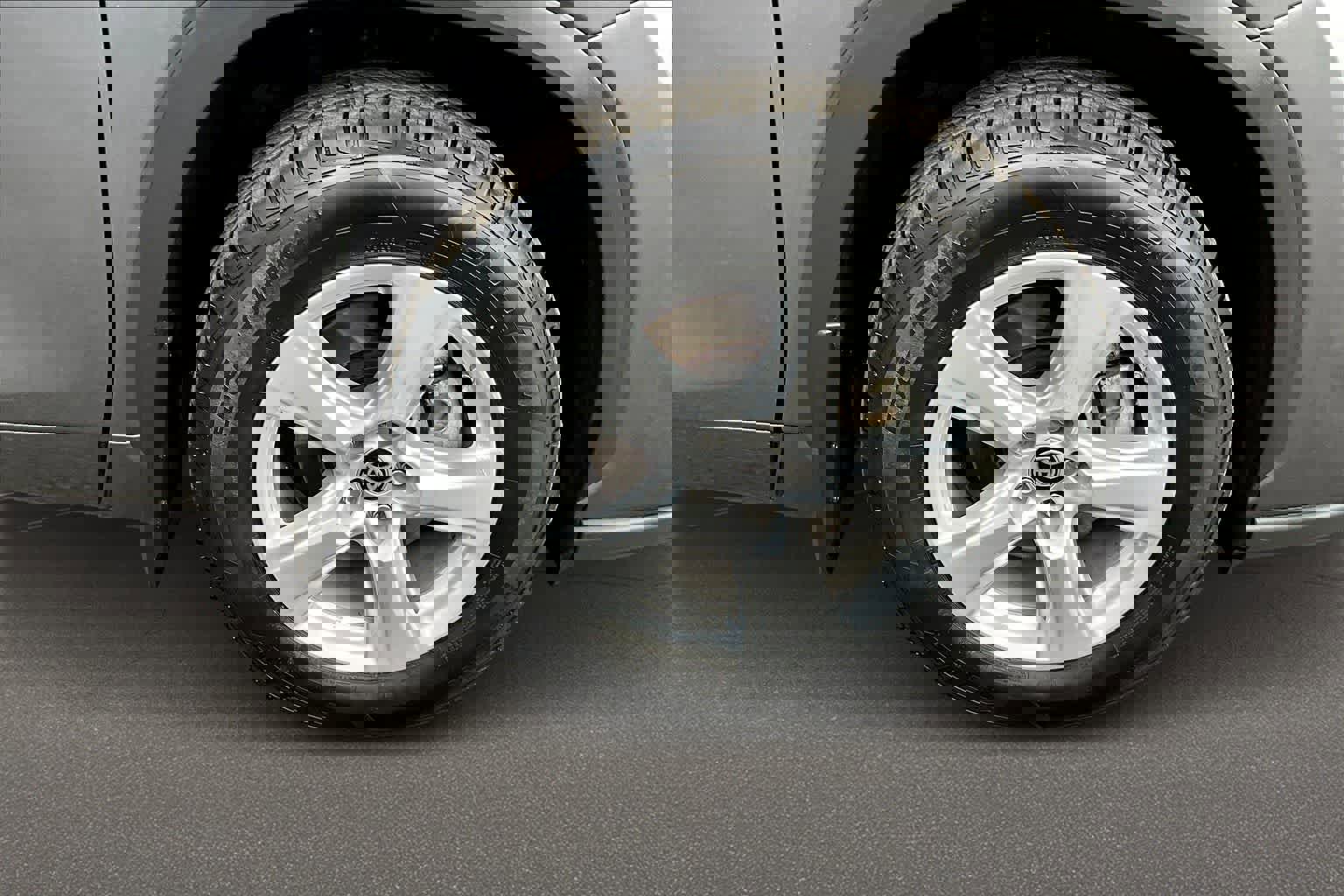 Used 2024 Toyota Highlander LE image 34